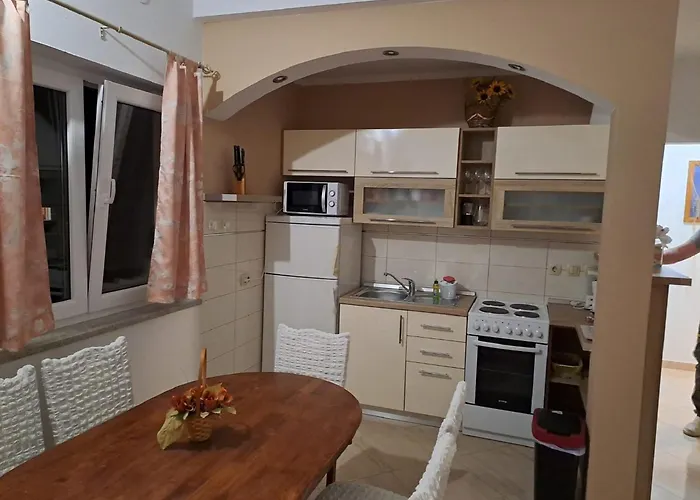 Gordana - Two Bedroom With Balcony And Sea View And Garden View